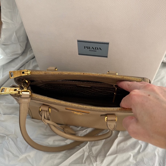 Prada Galleria medium Saffiano leather bag Tan - Picture 3 of 9